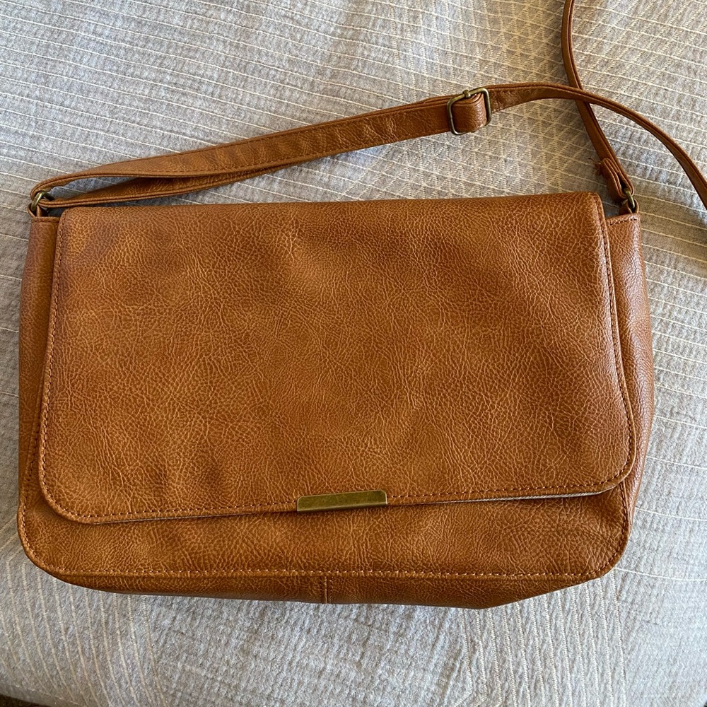 Thirty One Day by Day Crossbody Bag in Caramel Distressed Pebble Color